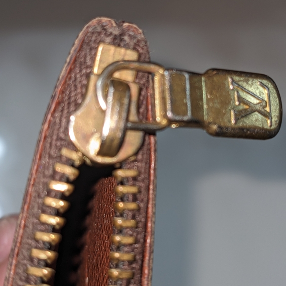 🇫🇷 Louis Vuitton Pochette Cles Monogram Coin Pouch EUC COA included #CT3194 - Picture 13 of 17